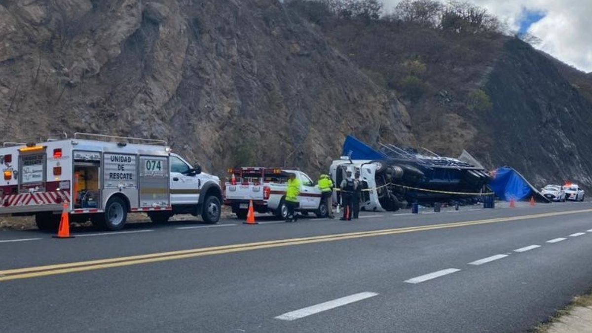 Volcadura De Tr Iler En La Cuacnopalan Oaxaca Deja Un Muerto