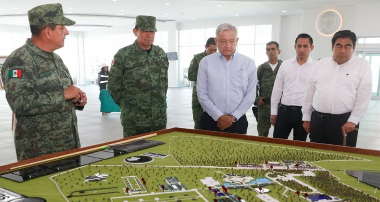 AMLO y Barbosa supervisan la Industria Militar en La Célula