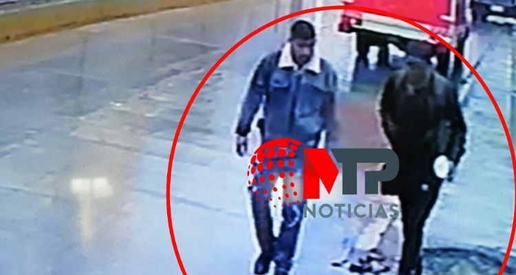 Ladrones de vehículos son captados por cámara de seguridad en Teziutlán