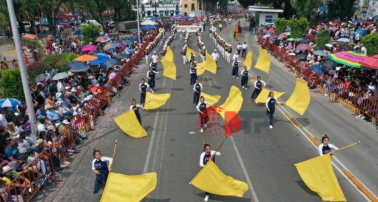 Desfile escuelas de Puebla