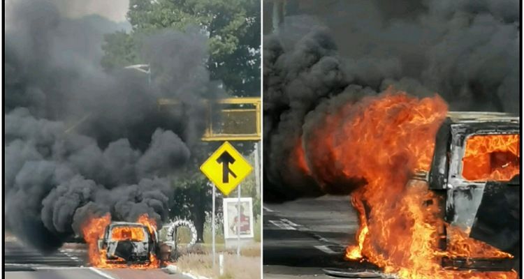 Incendio de camioneta en la autopista México-Puebla