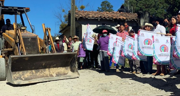 Arrnacan obras en Tlatlauquitepec