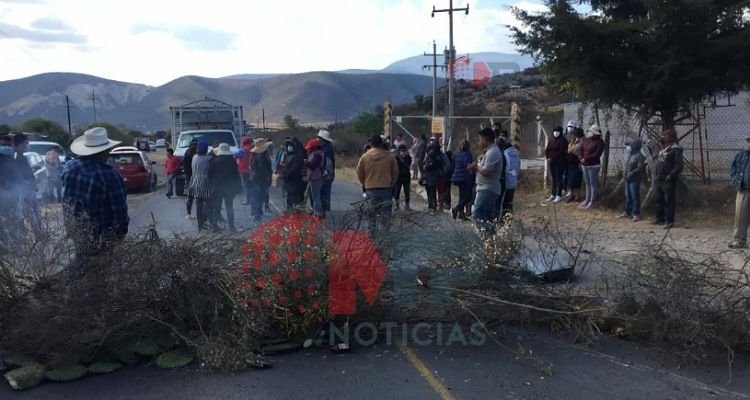 Pobladores de Coxcatlán, Zinacatepec y Nicolás Bravo causan bloqueos contra el DAP