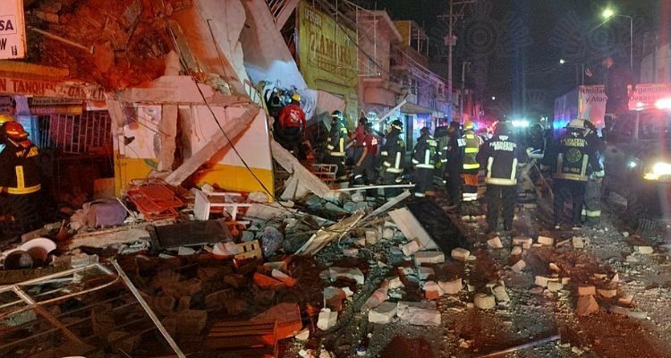 Tanque de gas con fuga explota y provoca colapso de edificio, Puebla