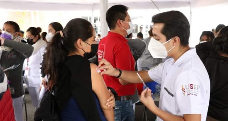 Vacunación en zona conurbada de Puebla