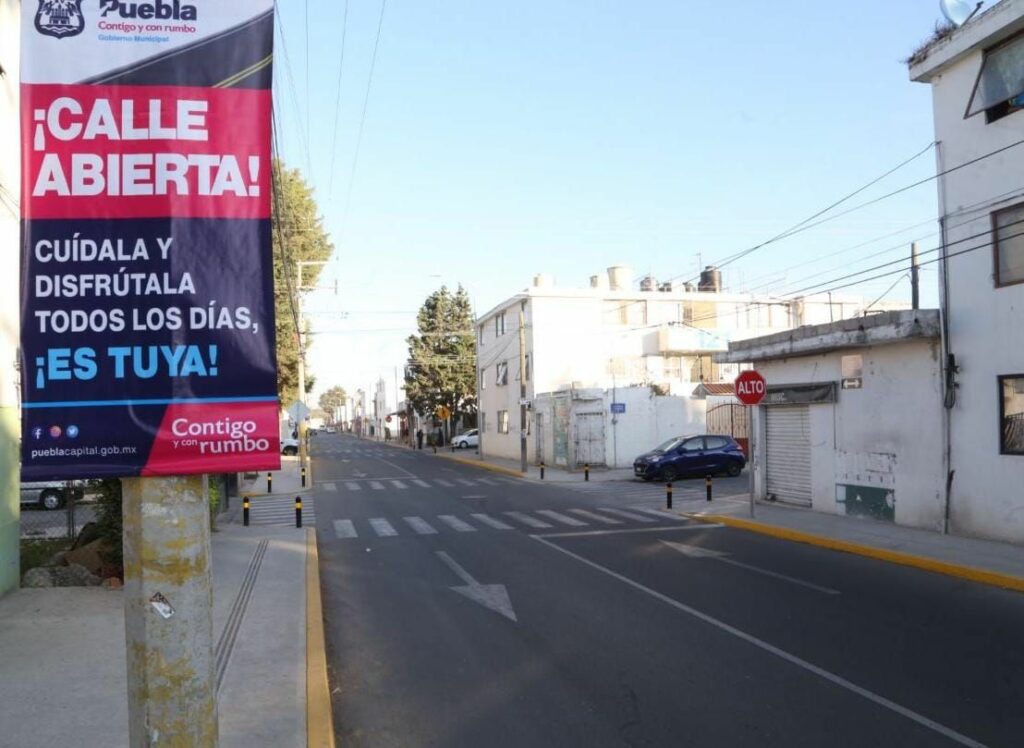 Eduardo Rivera entrega calle rehabilitada en San Sebastián Aparicio