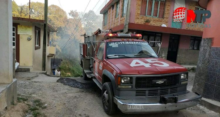 Elpidia deja vela prendida y se quema su casa en Teziutlán