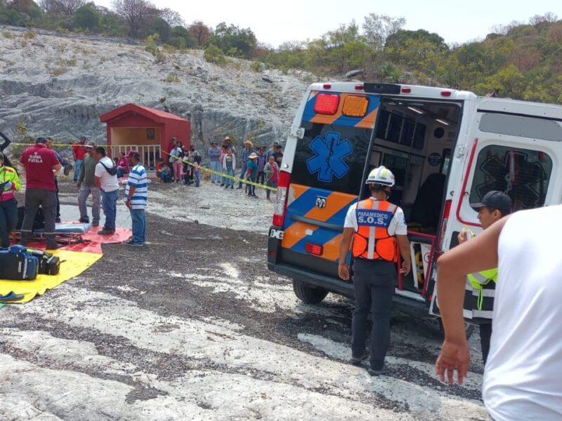 Peregrinos lesionados en volcadura en El Aguacate