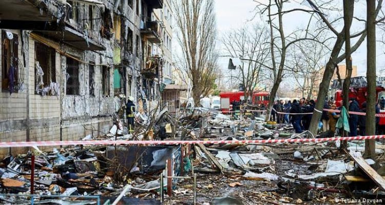 Rusia bombardea empresa de cohetes en Kiev