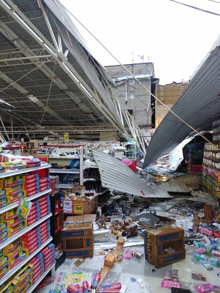 Asi se vivio el momento exacto en que colapsa techo de tienda Soriana