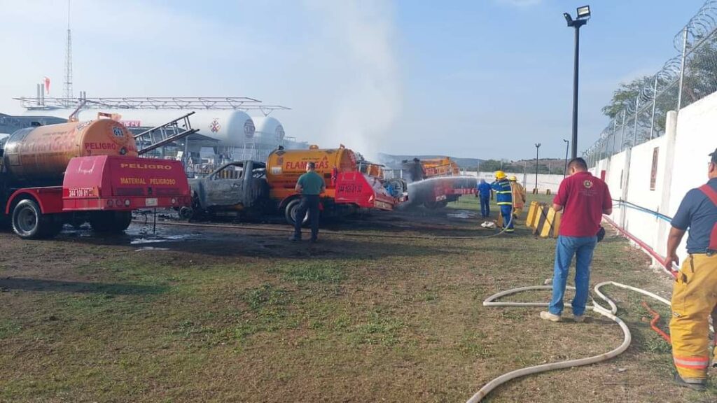 Explotan 6 pipas de Flama Gas en Tepeojuna