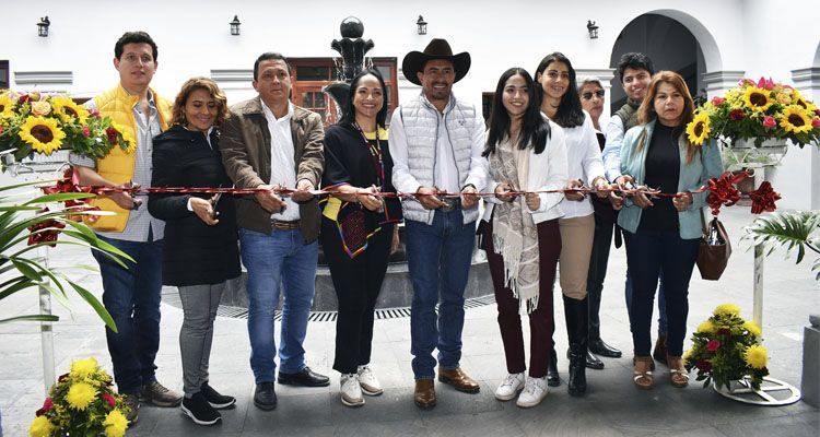 Inauguran rehabilitacion palacio tlatlauquitepec