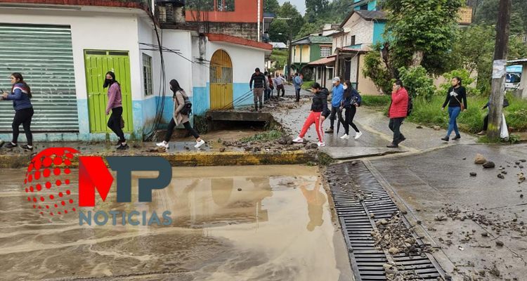 Rio desborda provoca inundaciones 20 casas Teziutlan