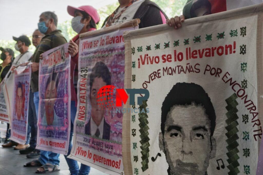 AMLO hace último “intento” por encontrar a 43 normalistas de Ayotzinapa: ofrece recompensa 
