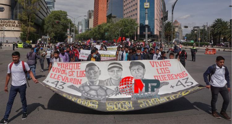 ayotzinapa-marfcha-padres-justicia