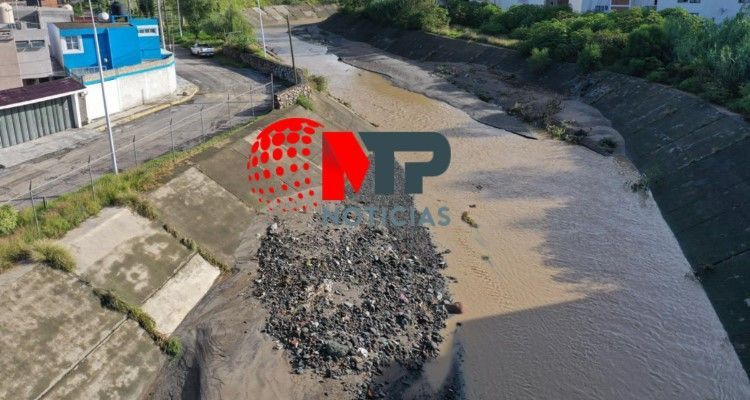 Juntan toneladas de basura en ríos y barrancas de Puebla