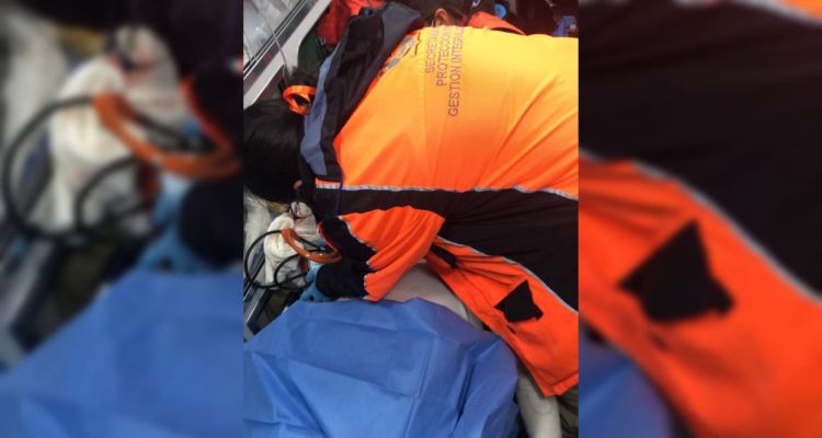 Mujer da a luz en ambulancia en Analco
