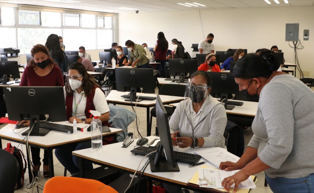 Van tras aviadores en plazas de maestros de tiempo completo en Puebla