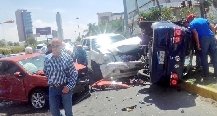 Accidentes y choques en Puebla, vía Atlixcáyotl