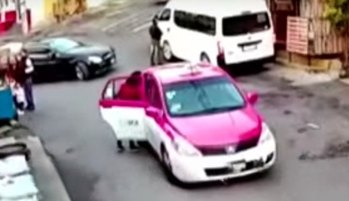 conductor atropella y prensa a su vecina sin querer