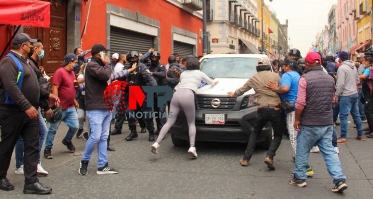 enfrentamiento-policias-ambulantes-puebla