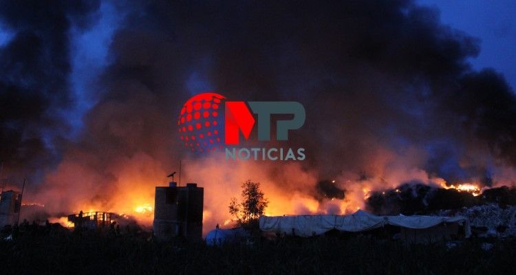 Incendio en recicladora San Miguel Canoa, Puebla