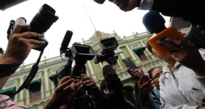 "Fue hackeo": AMLO confirma filtración de datos de periodistas de la Mañanera