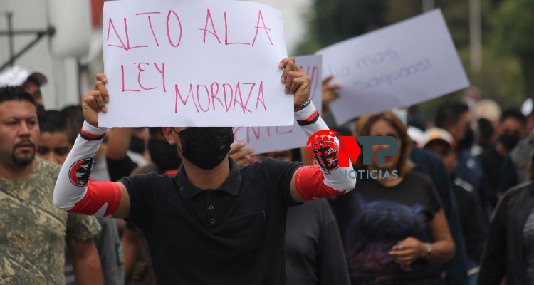 Marchan locatarios de la 46 Poniente