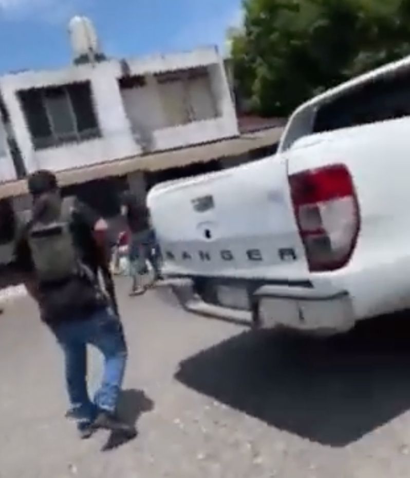 Asesinan a tiros a hombre frente a su esposa e hijos menores en Michoacan 
