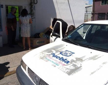 Familia abandona a abuelita dentro de una cajas de carton en Puebla 