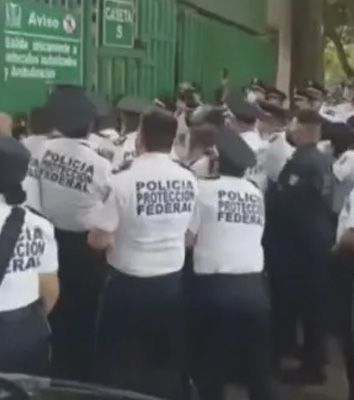 asi fue el enfrentamiento entre medicos del IMSS y policias en CDMX