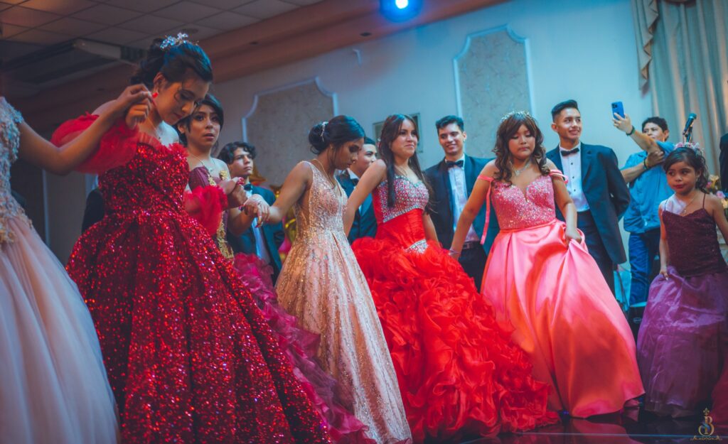 jovenes con cancer terminal celebran sus XV anos en Guadalajara