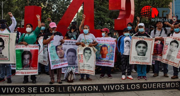 Padres normalistas Ayotzinapa