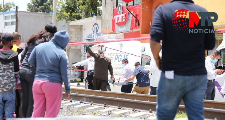 Mujer muere tras intentarle ganar el paso al tren en Chiautempan, Tlaxcala