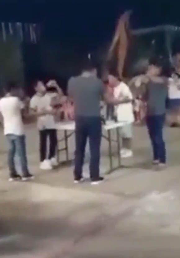 Hombre muere en pleno concurso de comer pozole en Yucatan