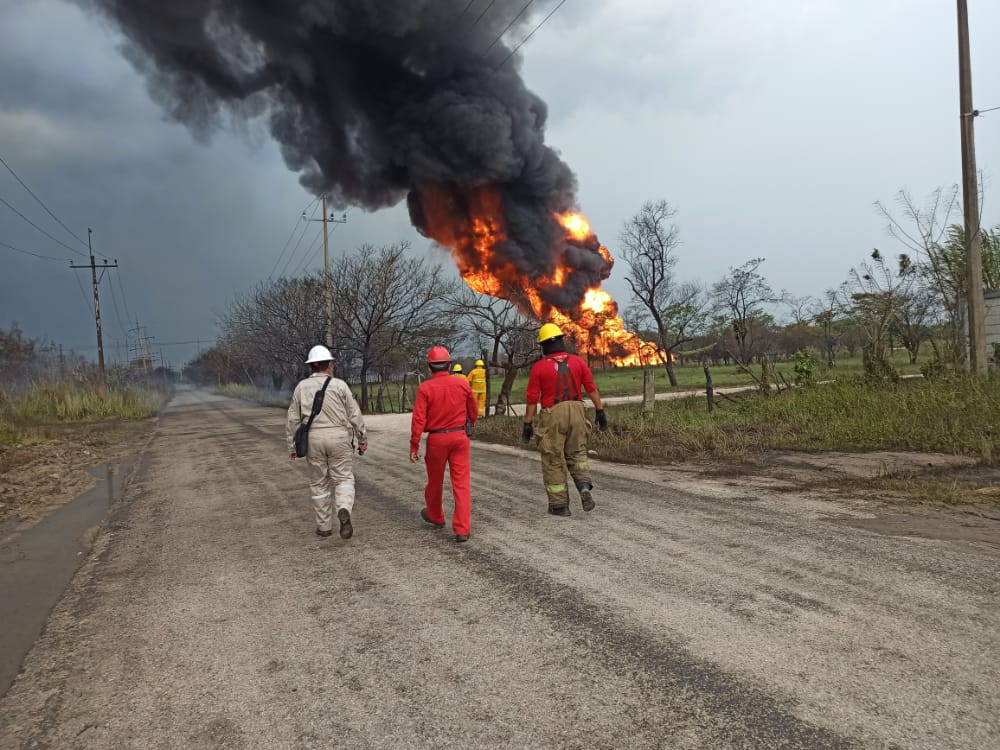 Se registra una fuerte explosion en un gasoducto de Pemex en Tabasco