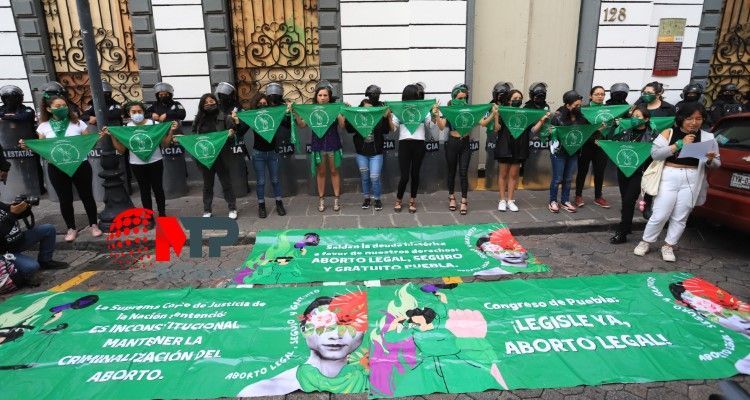 Aborto legal y seguro exigen en Puebla