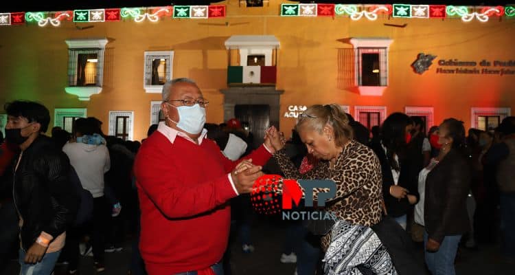 Alejandra Guzmán y Los Askis ponen a bailar a poblanos en Casa Aguayo