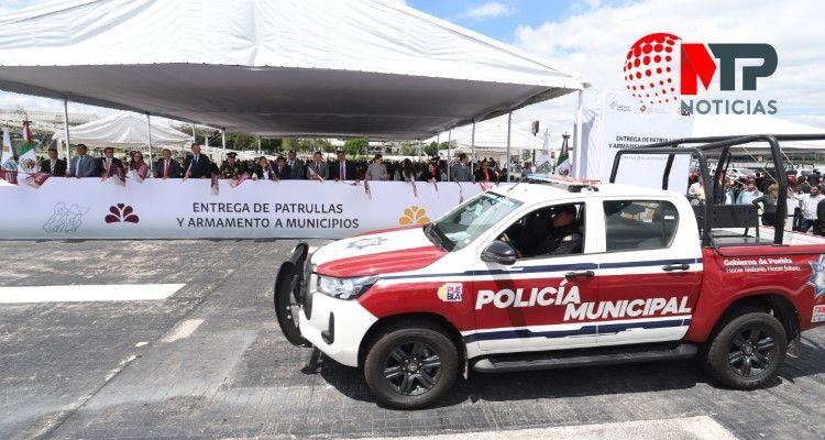 Barbosa entrega patrulla en municipios