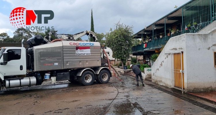 Escuelas y vivienda dañadas por lluvias en Puebla