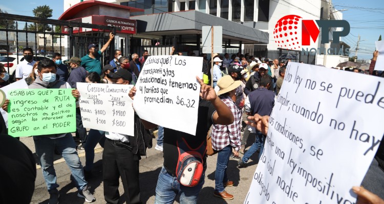 Transportistas exigen otro aumento al pasaje en Puebla, con unidades viejas