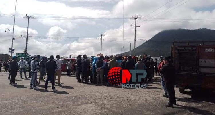 Hombres armados someten a alumnos y profesores para robar en bachiller de Nopalucan