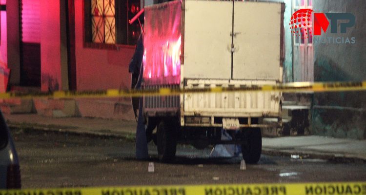 Matan a balazos a conductor de motocicleta de reparto en La Libertad, Puebla (VIDEO)