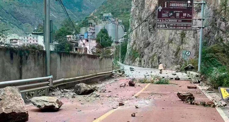 21 muertos, saldo de sismo de magnitud 6.8 en Sichuan, China