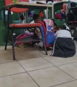 Así se resguardaron alumnos de primaria en Sonora tras fuerte tiroteo (VIDEO)