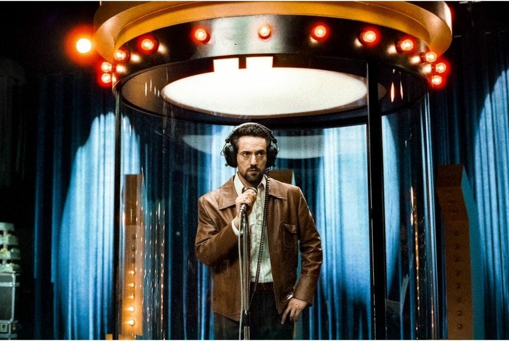 Axel: el nino que acompanaba a reportear a su mama en Puebla a participar en produccion de Netflix