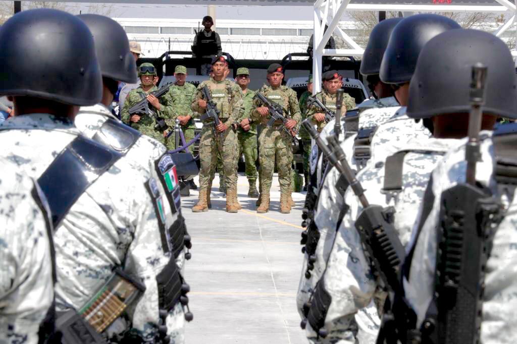 Captan a agente de Guardia Nacional disparando arma de alto calibre