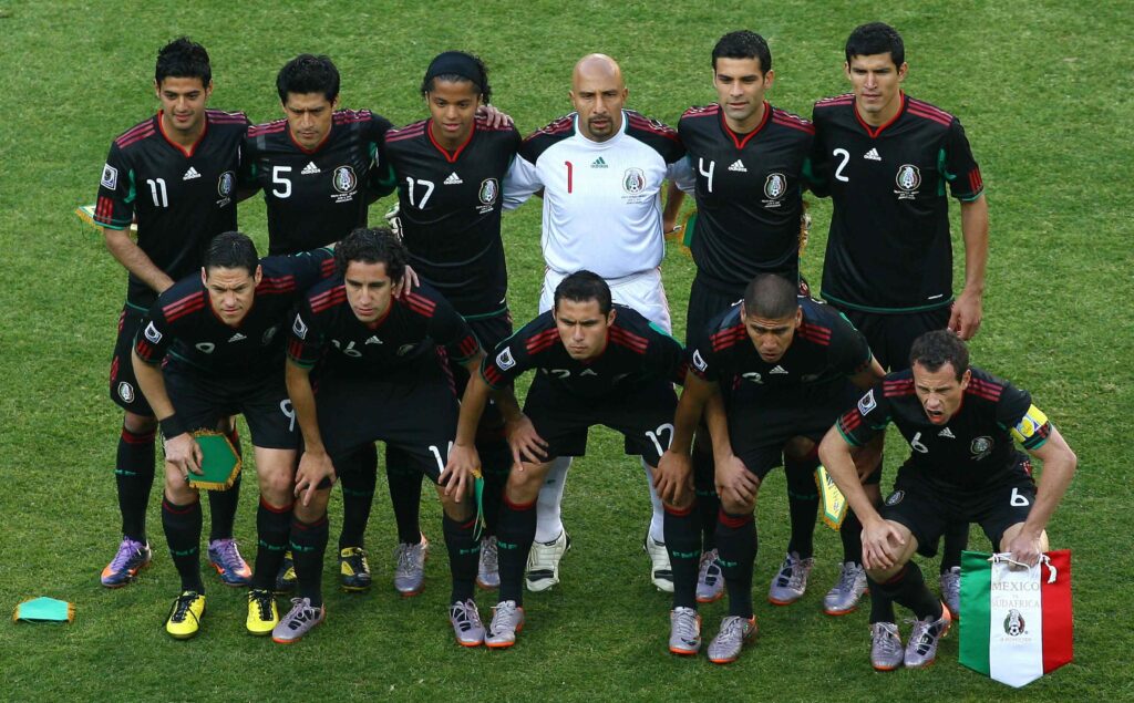 Con 25 mujeres y un travesti la fiesta de la Selección Mexicana