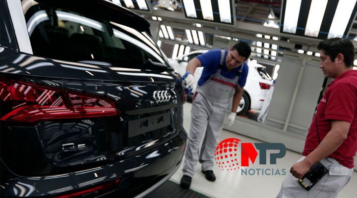 Reportan muerte al interior de Audi