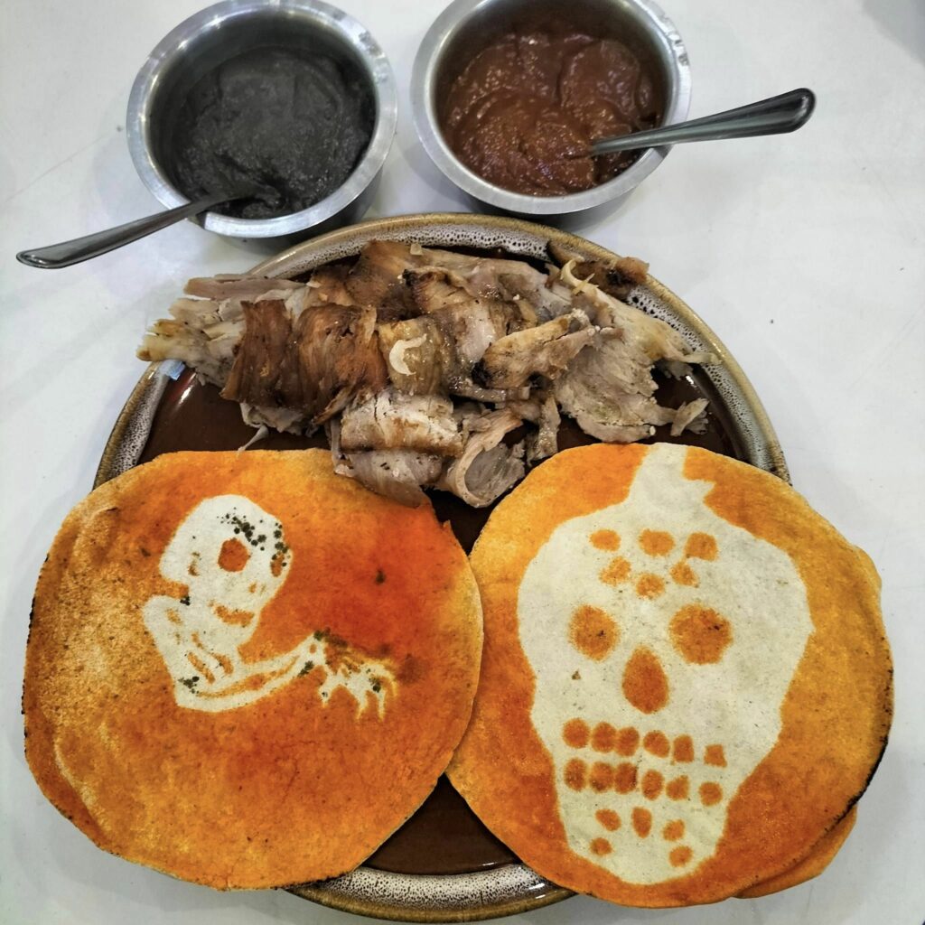 Taqueria Viviana lanzan en Puebla tacos con tortilla de Dia de Muertos